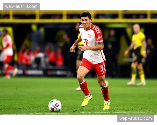 拜仁后卫金玟哉评分6.9 中卫搭档轮换表现中规中矩